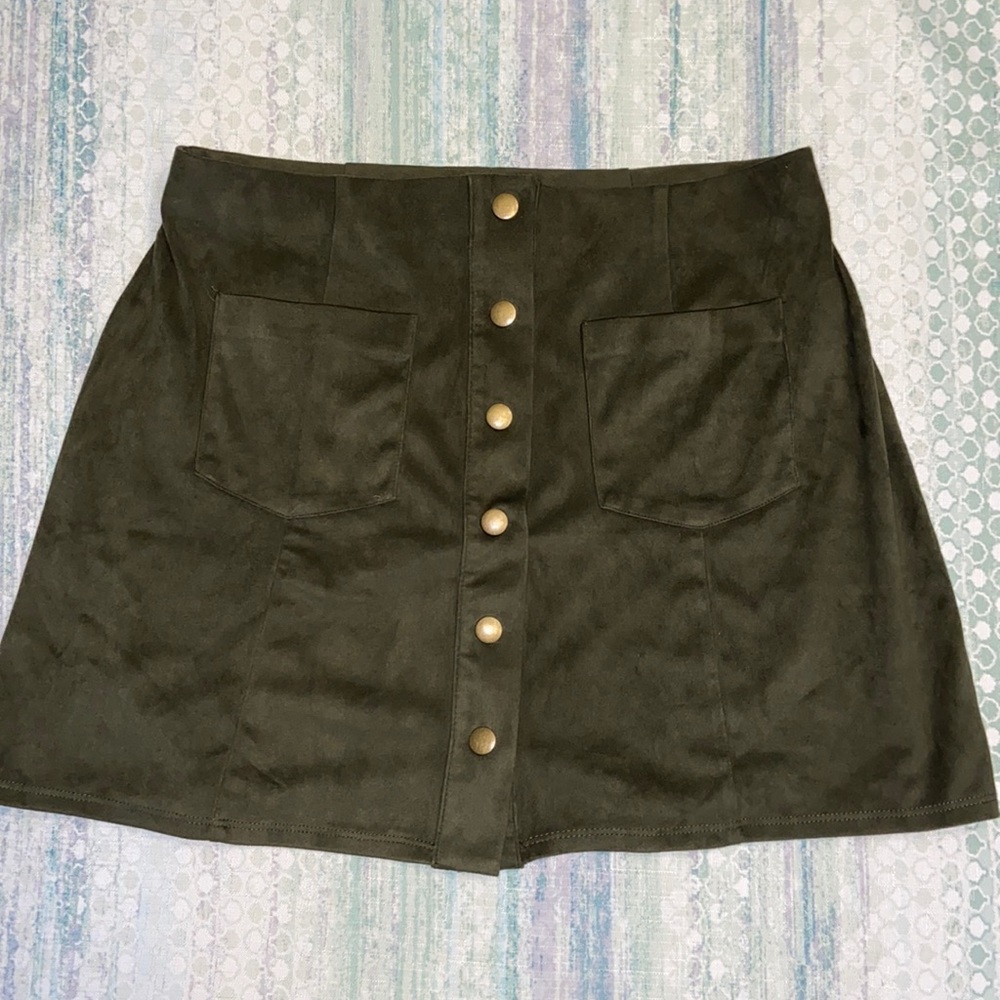Medium Forever 21 Green Button Up Mini Skirt